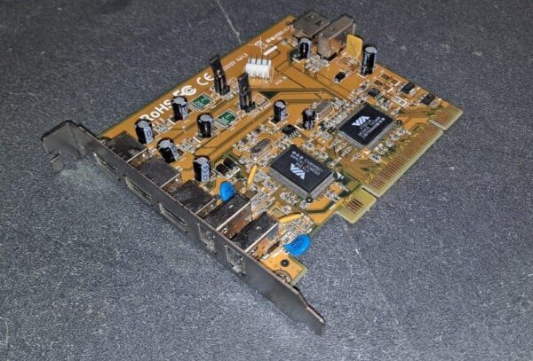 Carte PCI 4 ports USB 2.0 et 3 ports IEEE 1394 SUNIX
