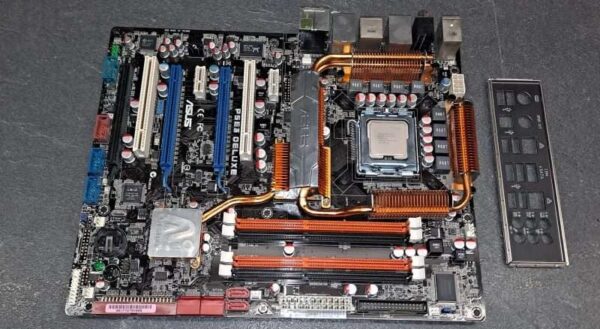 Kit carte mère Asus P5E3 Deluxe socket 775 + Processeur Intel core 2 Quad 2.66 Ghz + façade arrière